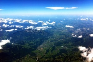 Lufthansa Flug Blick auf die Alpen aus dem Cockpit