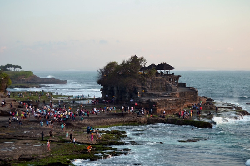 Hindu Tempel auf Bali: Tanah Lot im Sonnenuntergang