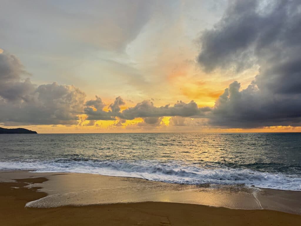 Mai Khao Beach Sonnenuntergang - Die schönsten Strände auf Phuket