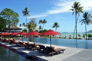 Visit Resort Spa und Resort Infinity Pool in Phuket