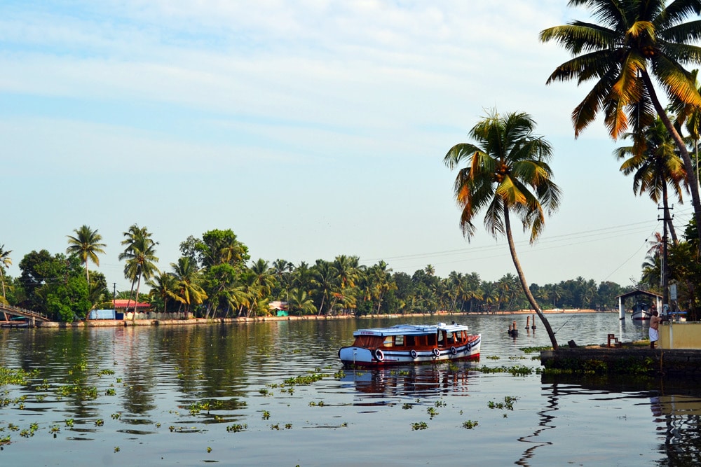 Die Kerala Backwaters mit dem Hausboot und dem Kayak erleben