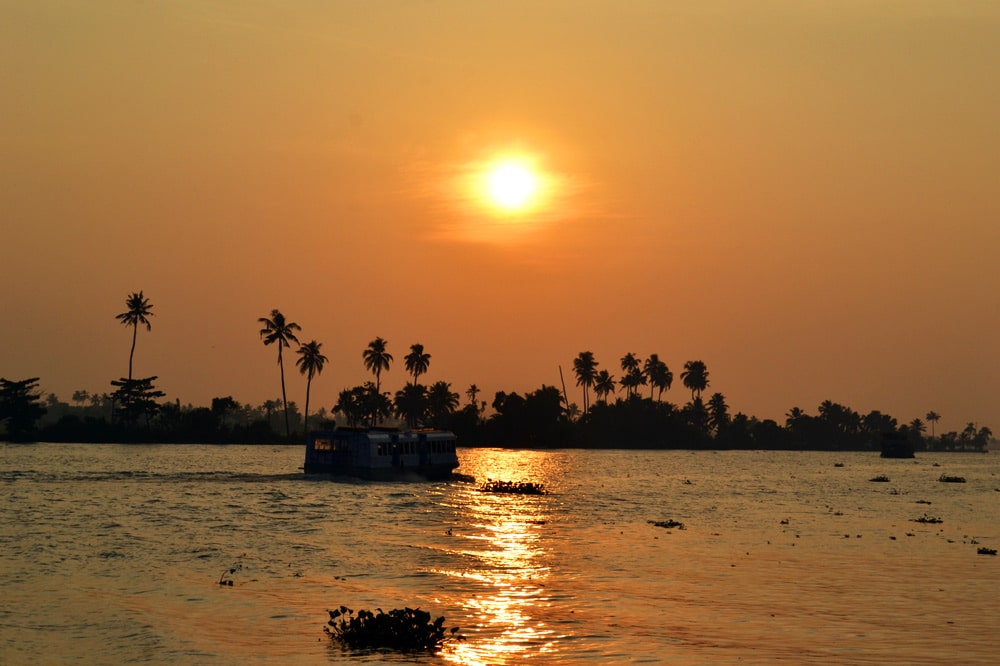 Die Kerala Backwaters in Indien : Sonnenuntergang