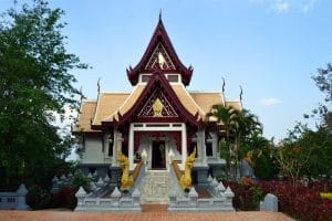 Phra Borommathat Chedi und Wat Santikhiri Tempel in Chiang Rai, Thailand