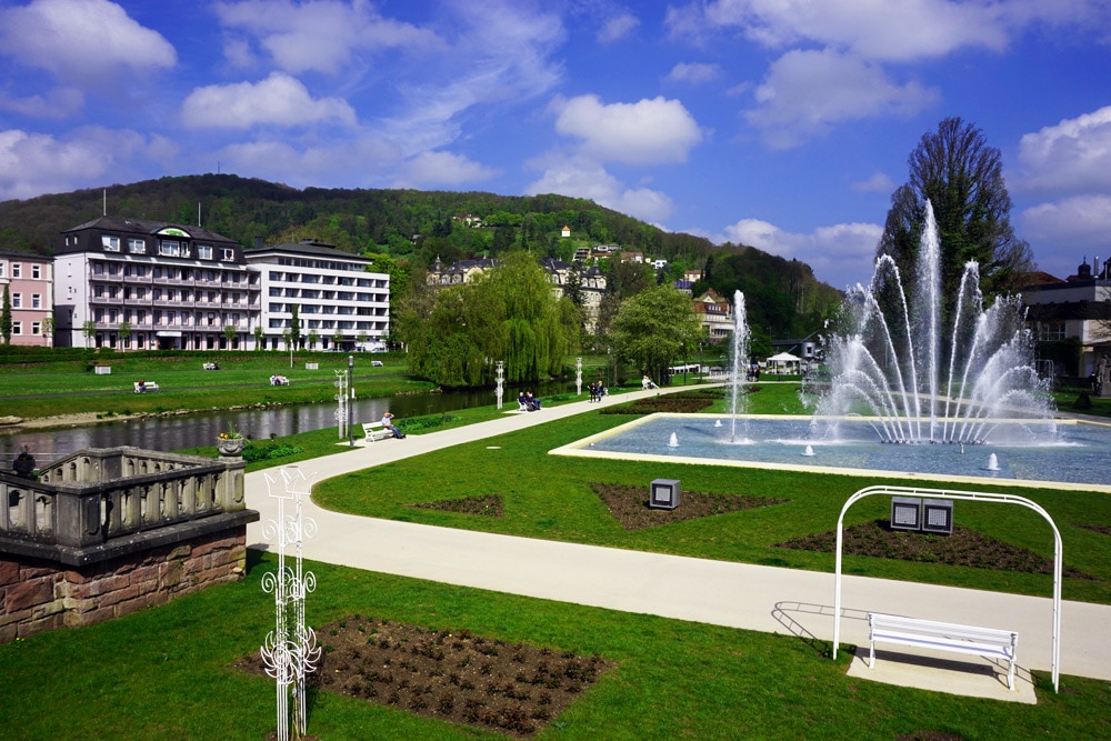 Sport- und Wellnesswochenende in Bad Kissingen: Ausblick von der Ludwigsbrücke auf den Luitpoldpark