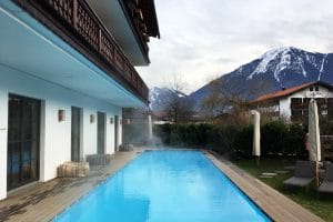 Hotel Bachmair Weissach - Wellnesshotel am Tegernsee - MIZU Onsen Spa Solebecken Außenpool