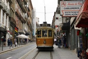 Porto Sehenswürdigkeiten und Highlights: Tram Fahrt Linie 1 zum Strand