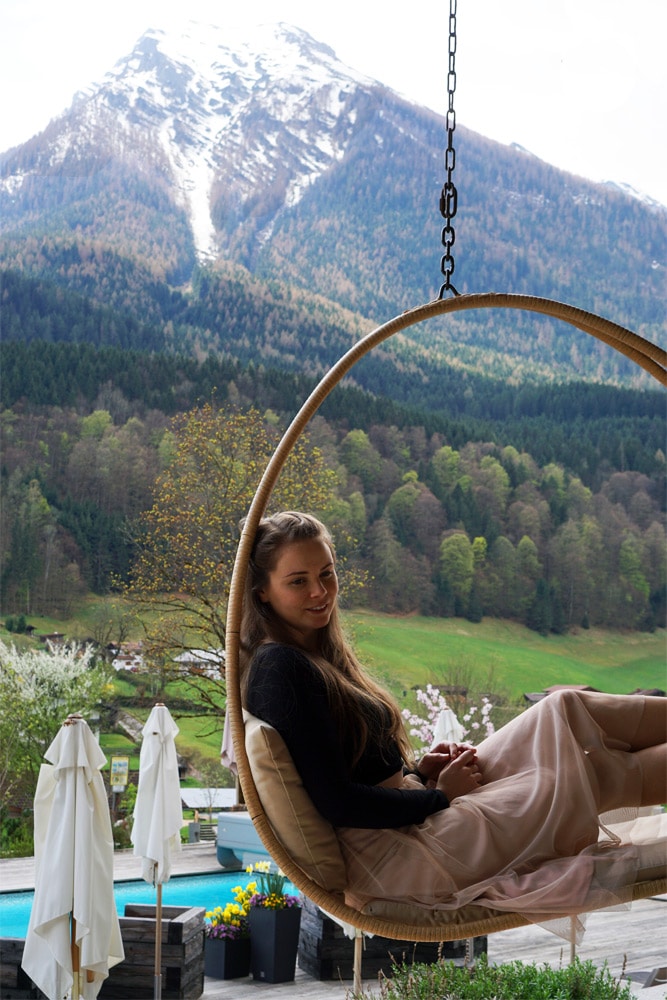 Berghotel Rehlegg in Ramsau bei Berchtesgaden: Garten mit Blick auf die Berge