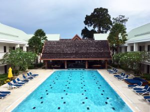 Thanyapura Health and Sports Resort Phuket - Pool mit Liegen