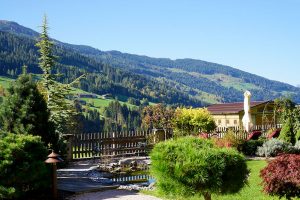 Hotel der Alpbacherhof: Meine Erfahrungen mit dem Wellnesshotel in Alpbach, Tirol - Aussenbereich und Garten
