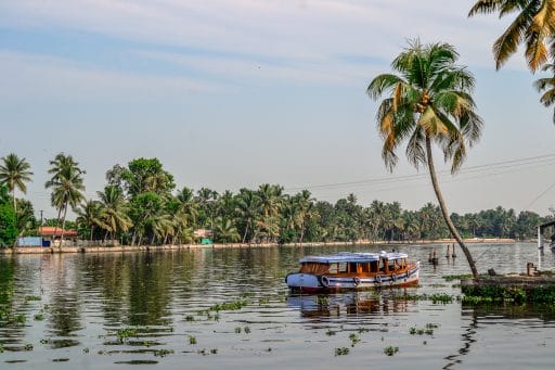 Kerala: Sehenswürdigkeiten, Kultur und Kulinarik im südlichen Indien - Hausboot in den Backwaters