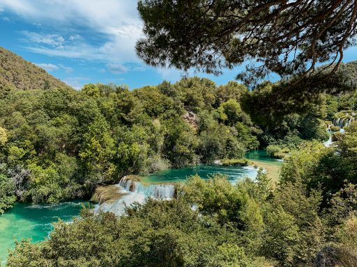 Krka Nationalpark: Tipps, Sehenswürdigkeiten und die Highlights im Park - Aussicht auf die Wasserfälle
