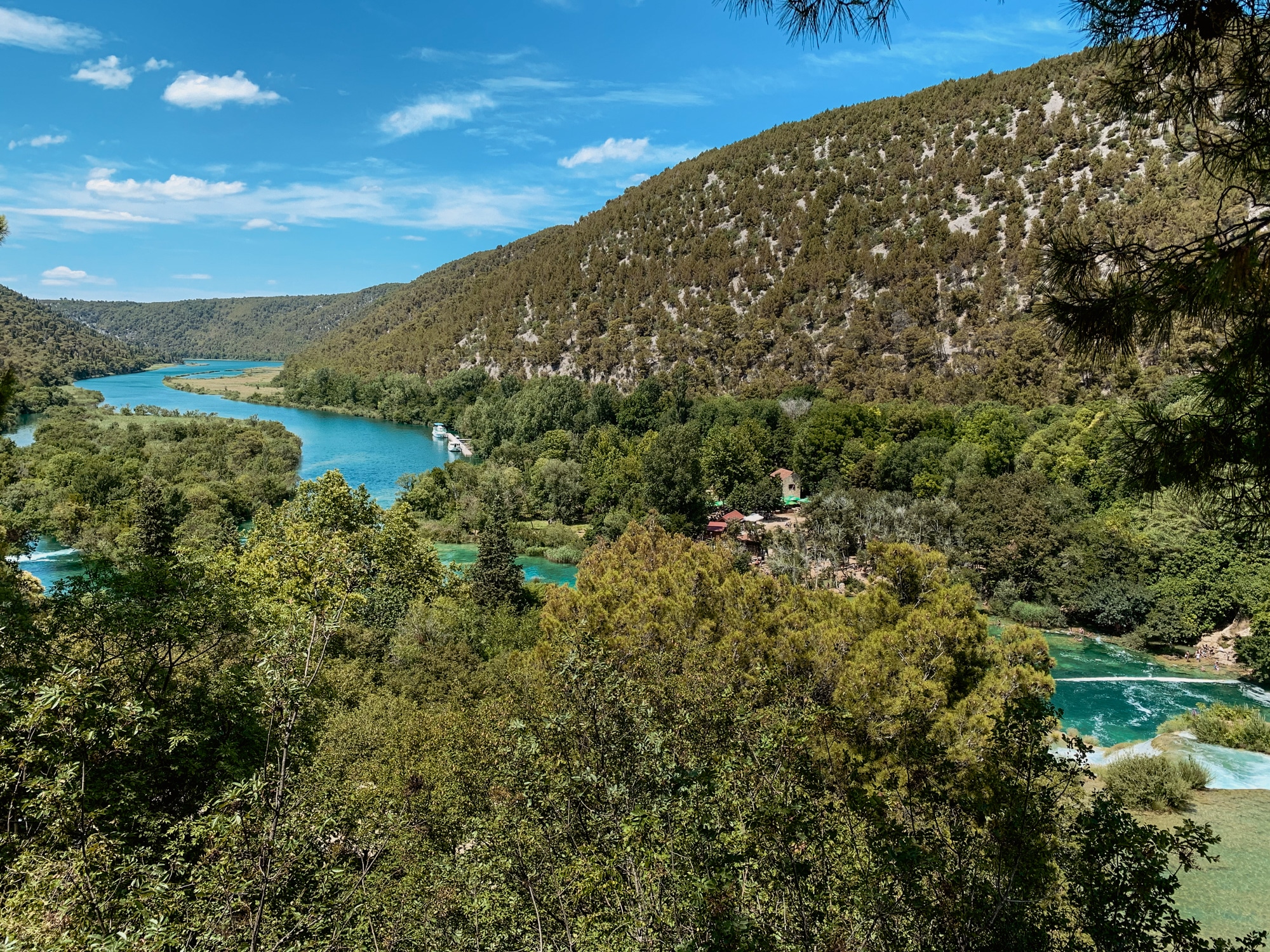 Krka Nationalpark: Tipps, Sehenswürdigkeiten und die Highlights im Park - Aussicht auf die Wasserfälle