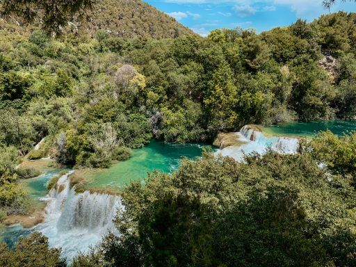 Krka Nationalpark: Tipps, Sehenswürdigkeiten und die Highlights im Park - Aussicht auf die Wasserfälle