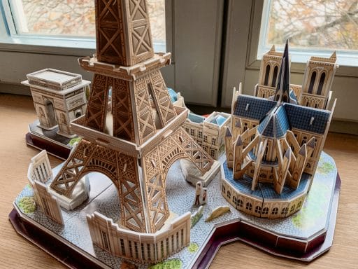 3D Puzzles von Revell: Meine Erfahrungen beim Bau der Pariser Skylline