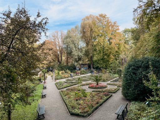 Augsburg Sehenswürdigkeiten: Kräutergärtlein im Park am Roten Tor Kräutergarten
