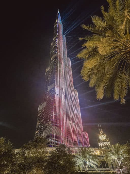 Burj Khalifa beleuchtet bei Nacht