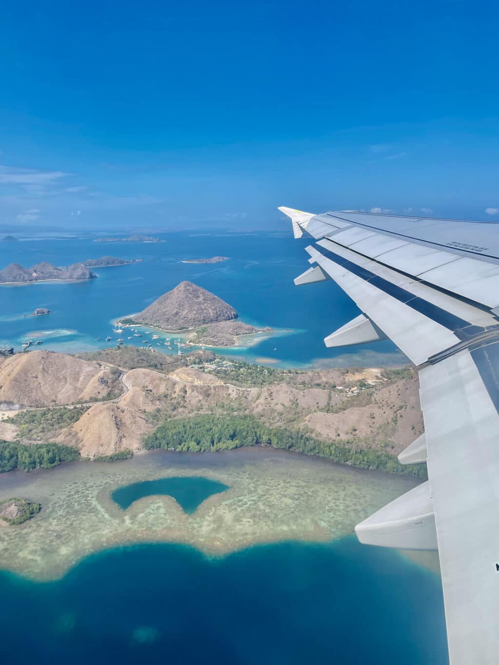 Flug über den Komodo Nationalpark