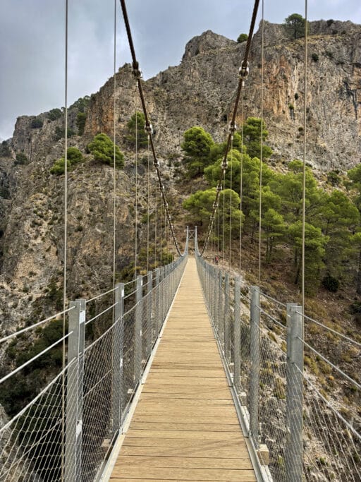 Sendero El Saltillo und Hängebrücke
