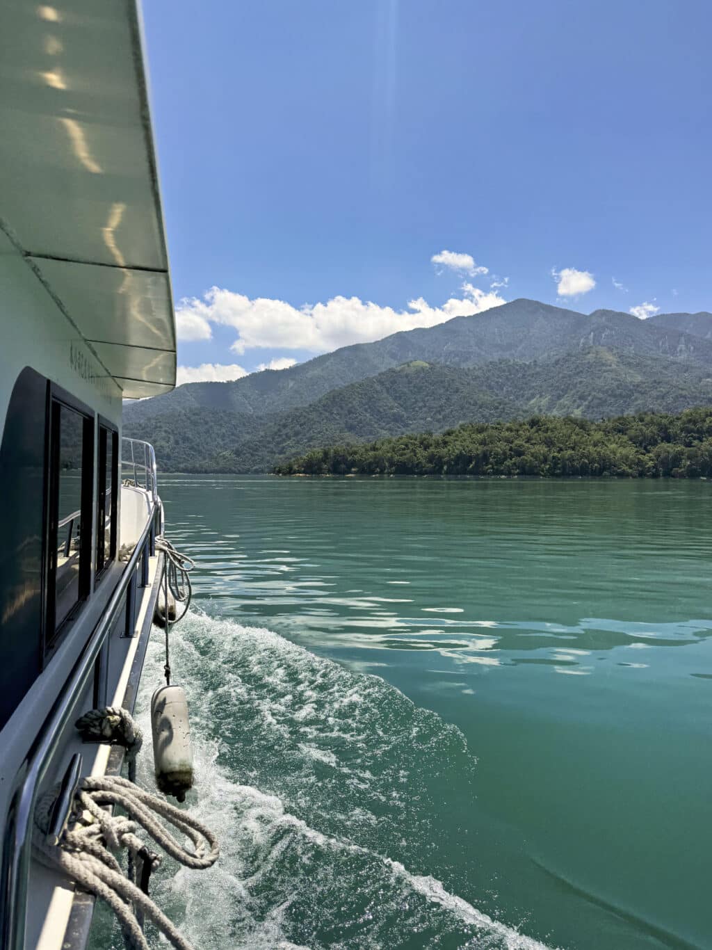 Boote und Fähren am Sun Moon Lake