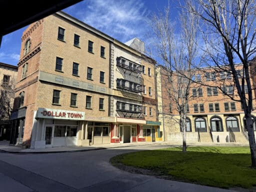 Mit dem Tour Cart durch die Backlots - Warner Bros Studios Tour Los Angeles